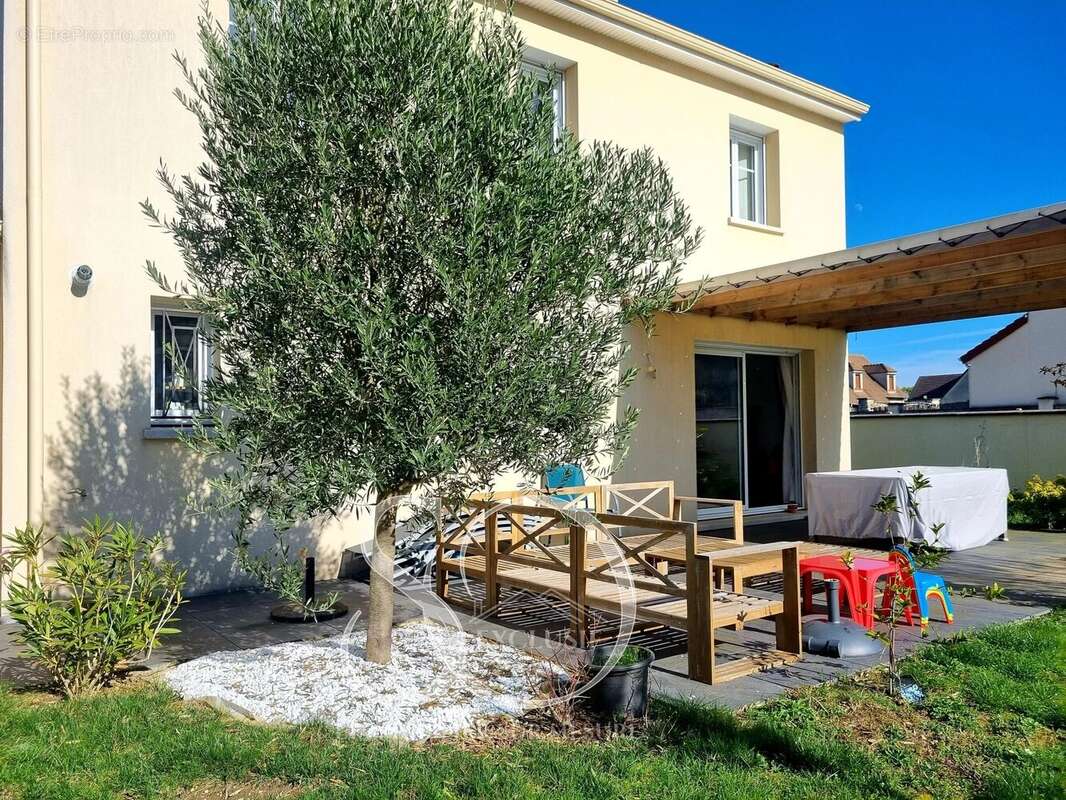 Maison à MEZIERES-SUR-SEINE