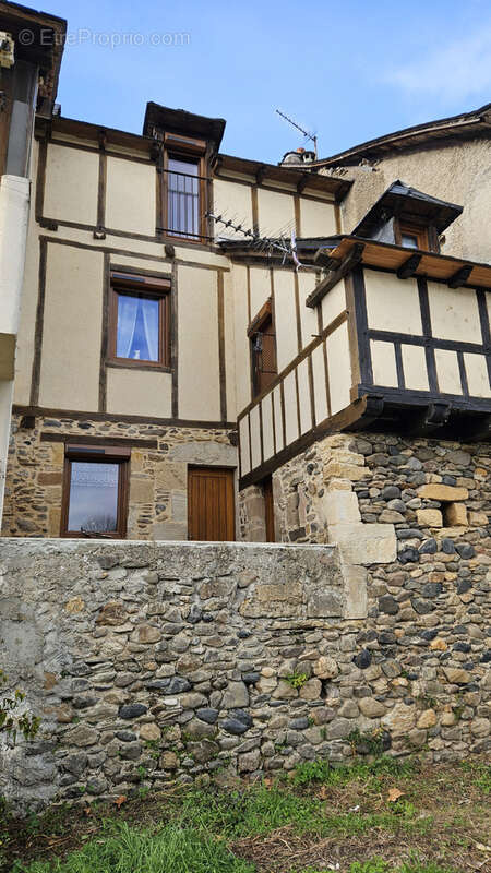 Maison à SAINT-GENIEZ-D&#039;OLT