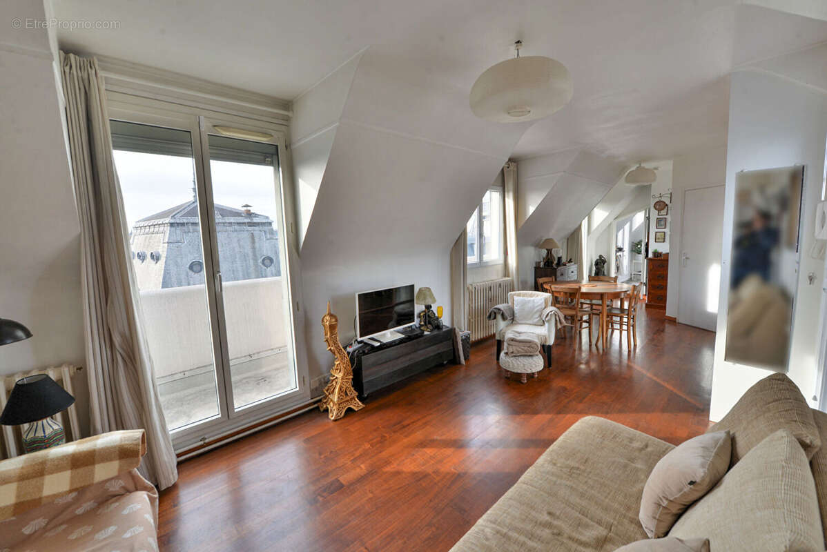 Appartement à PARIS-8E