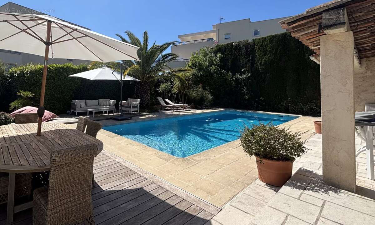 Maison à MANDELIEU-LA-NAPOULE