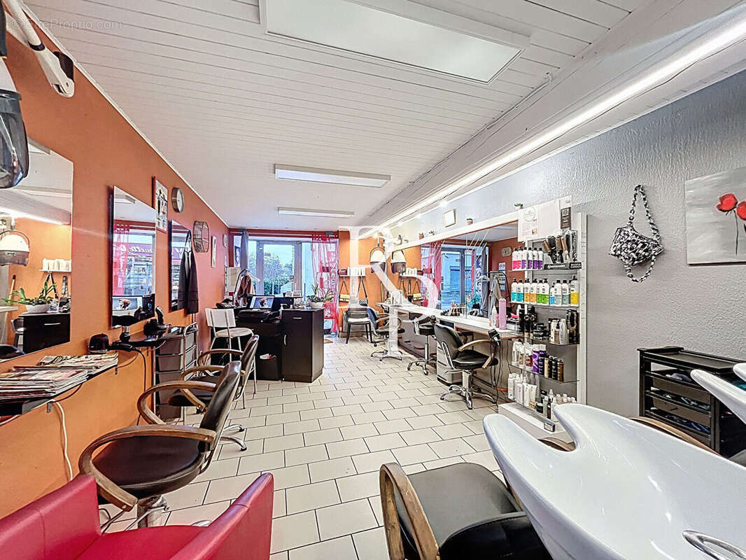 Commerce à CRAPONNE