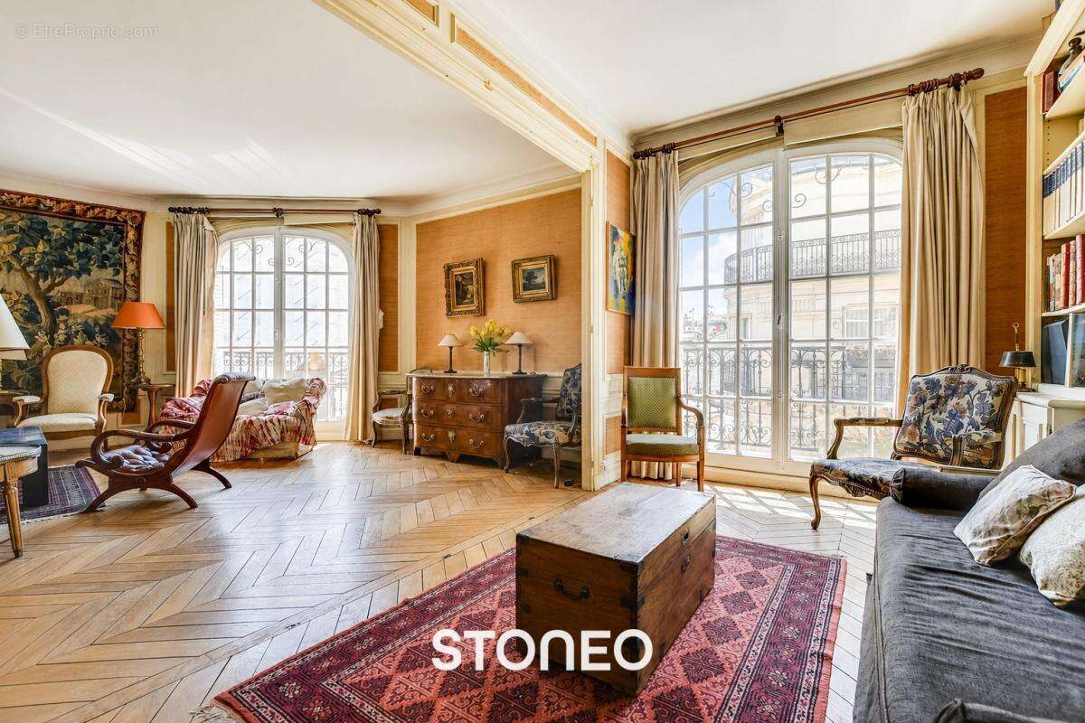 Appartement à PARIS-17E