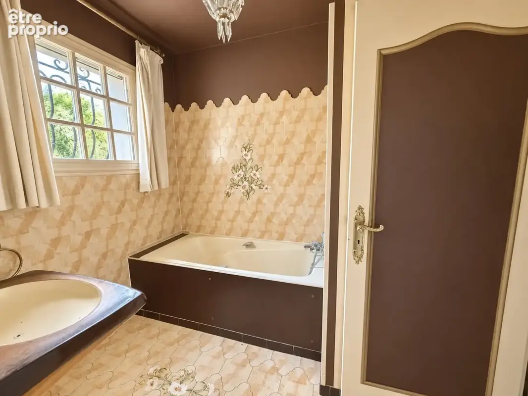 ROGNES  (13) Maison à vendre 105 M2 5 pièces, dépendance 35 m2, Garage Piscine - photo 9