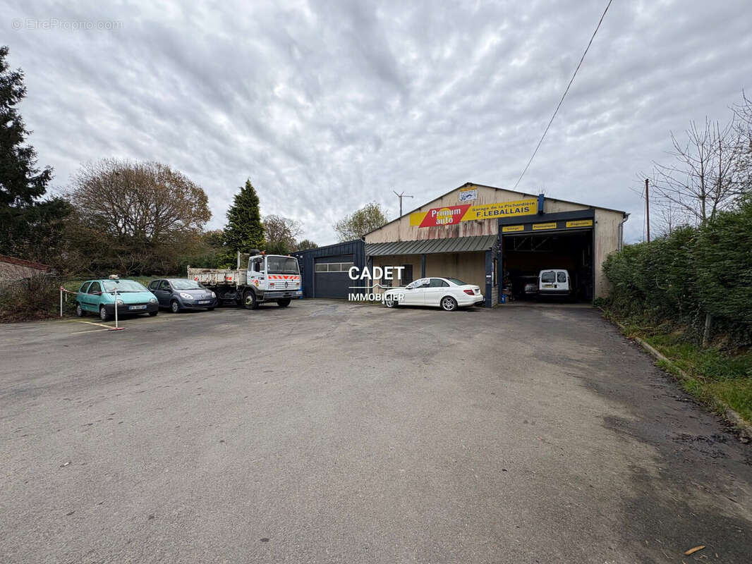 Commerce à LA HAYE-PESNEL