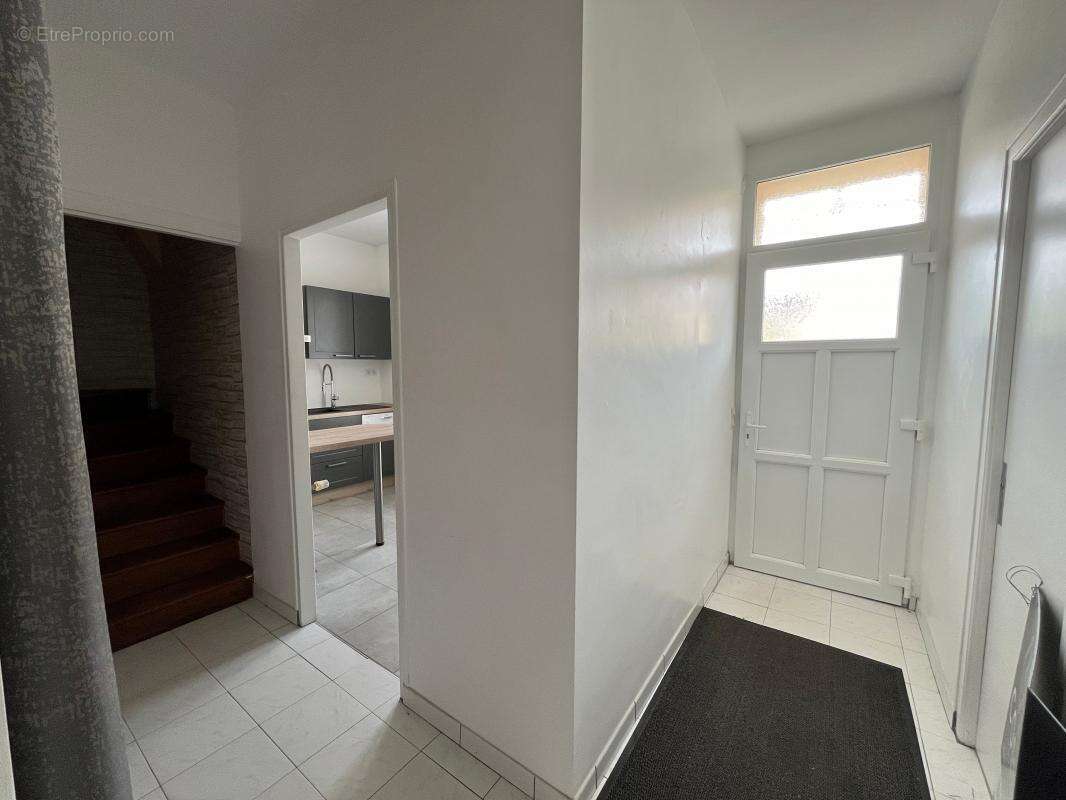 Maison à LA JONCHERE-SAINT-MAURICE