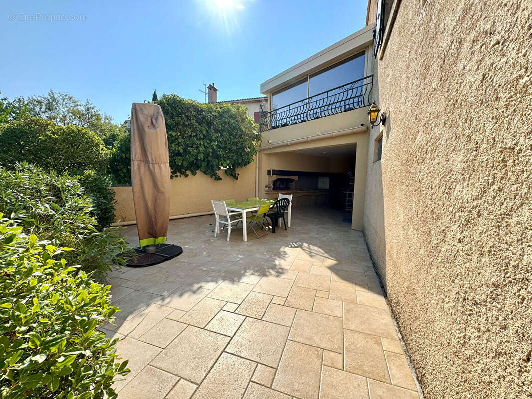Maison à LA ROQUE-D'ANTHERON