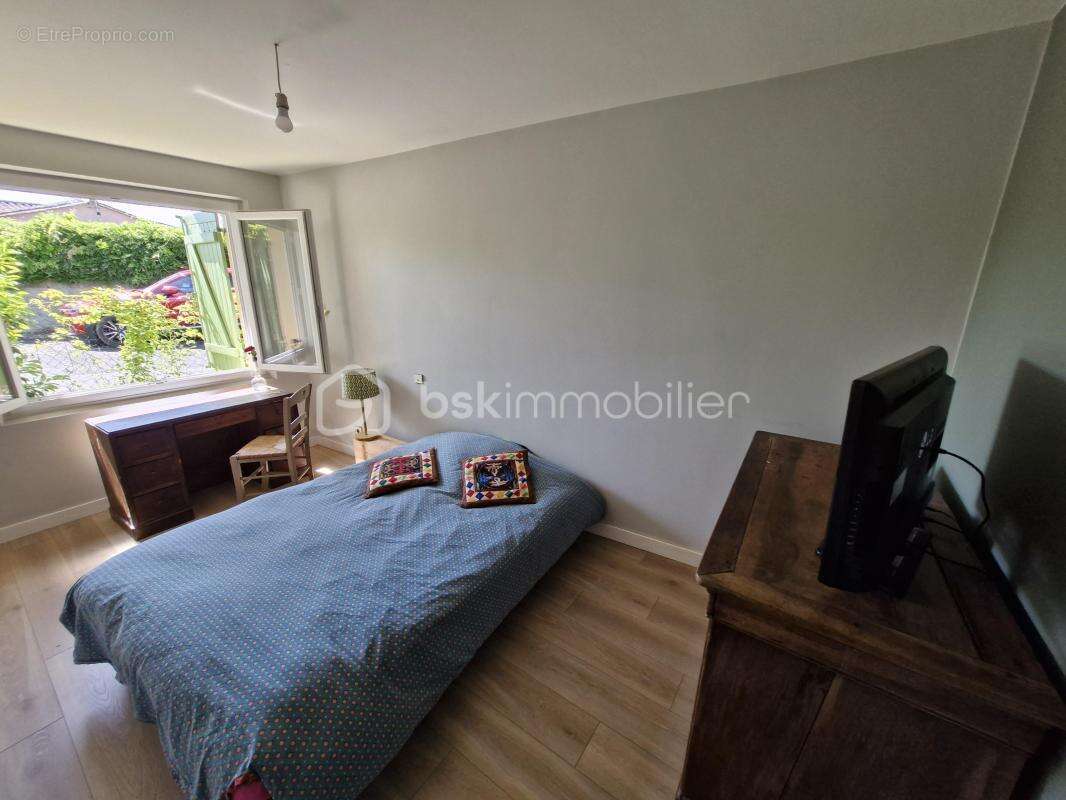 Charmante maison en pierre de 115m2 avec garage et dépendance sur son terrain clos de 800m2 à Camps-sur-l'Isle - photo 14