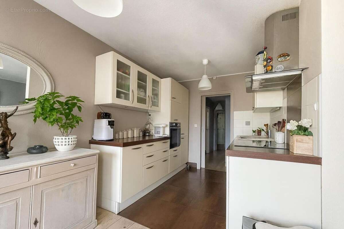Appartement 91 m² à Decines-Charpieu  - photo 3