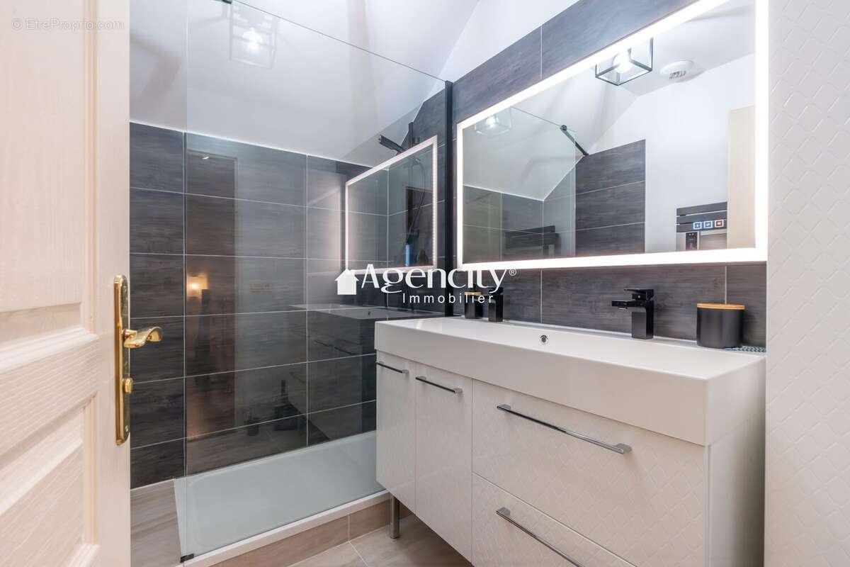 Maison à BUSSY-SAINT-GEORGES