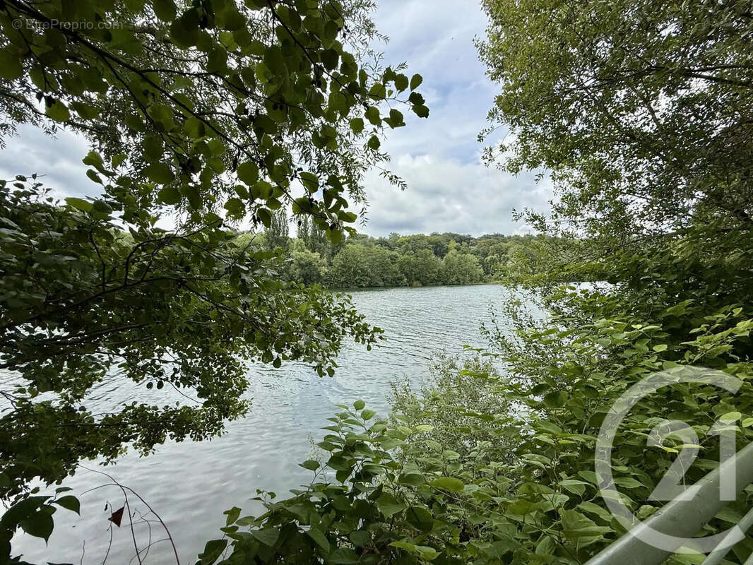 Autre à VULAINES-SUR-SEINE