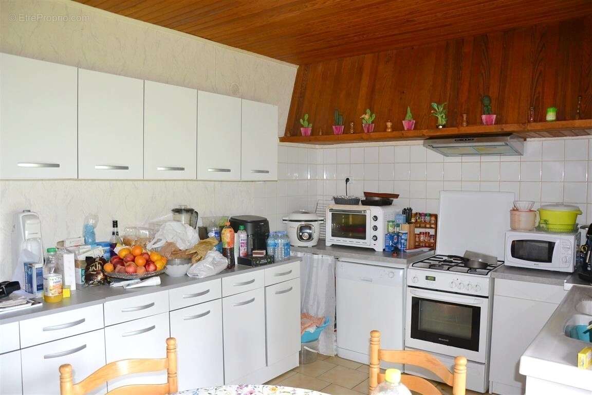 Maison 169 m² à Saint-Evroult-Notre-Dame-Du-Bois  - photo 4