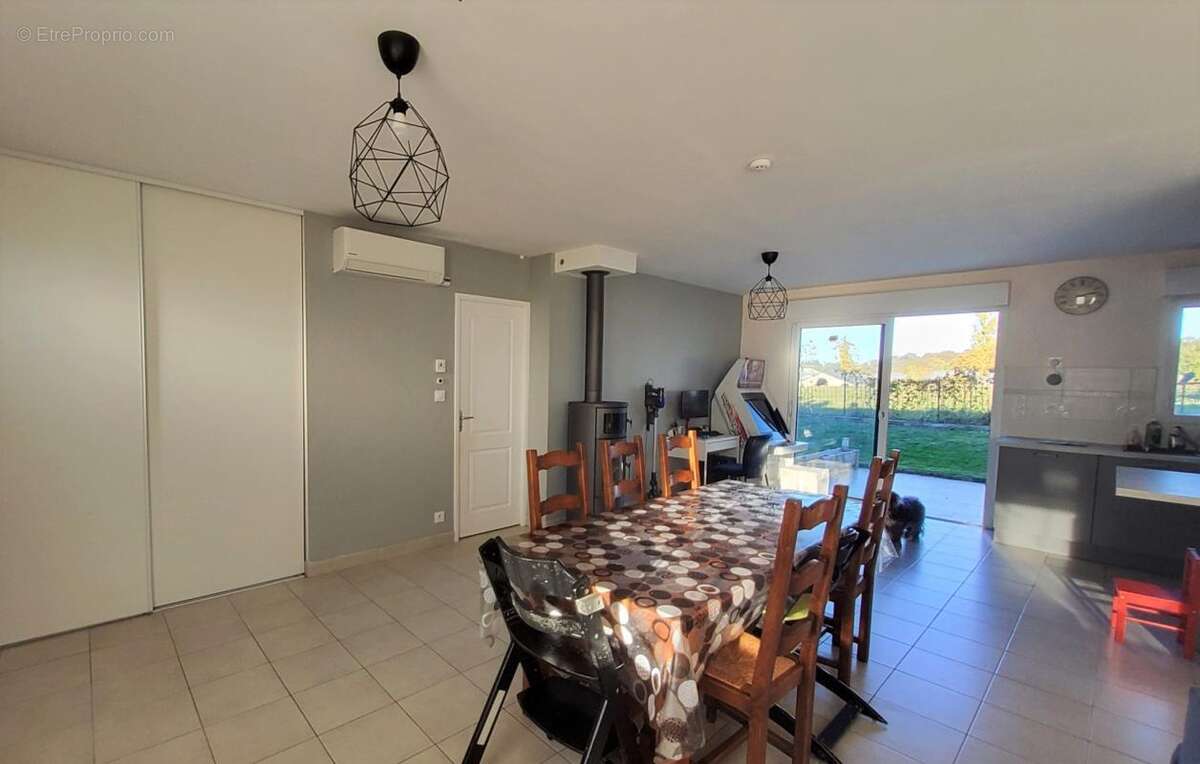 Maison à SAINT-GEORGES-DES-GARDES