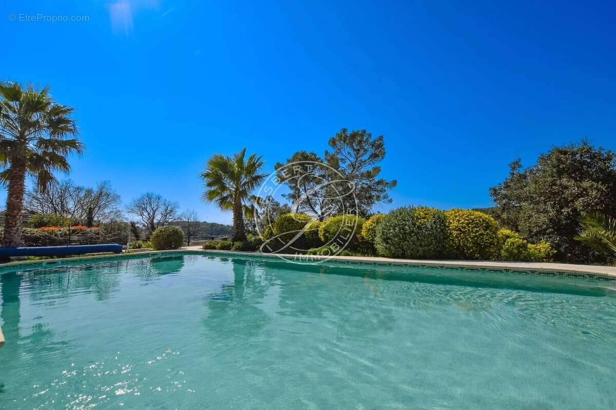 A VENDRE - FLAYOSC très belle villa avec vue dominante et piscine - photo 7