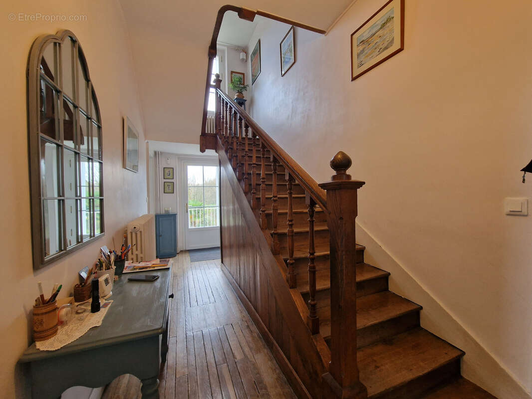 Maison à MONTMOREAU-SAINT-CYBARD