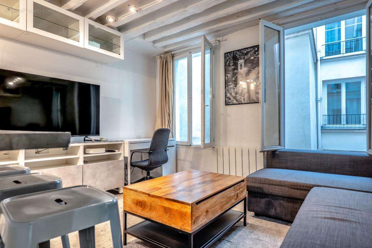 Appartement à PARIS-1E