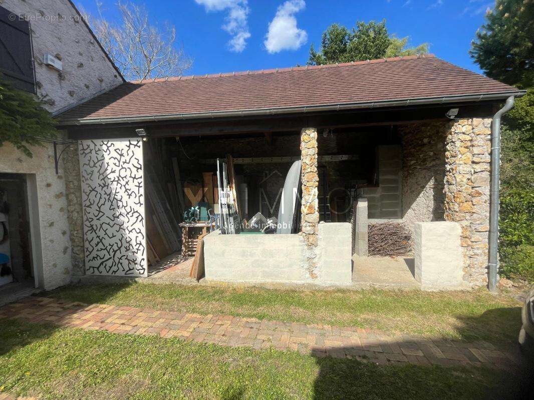 Maison à LA CELLE-LES-BORDES