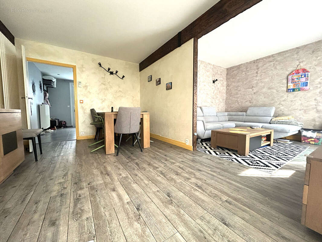 Maison à VERT-SAINT-DENIS