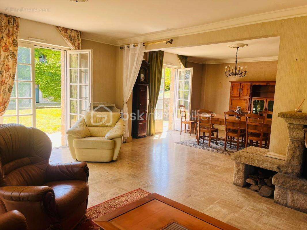 Maison de 255 m² avec grande dépendance - photo 7