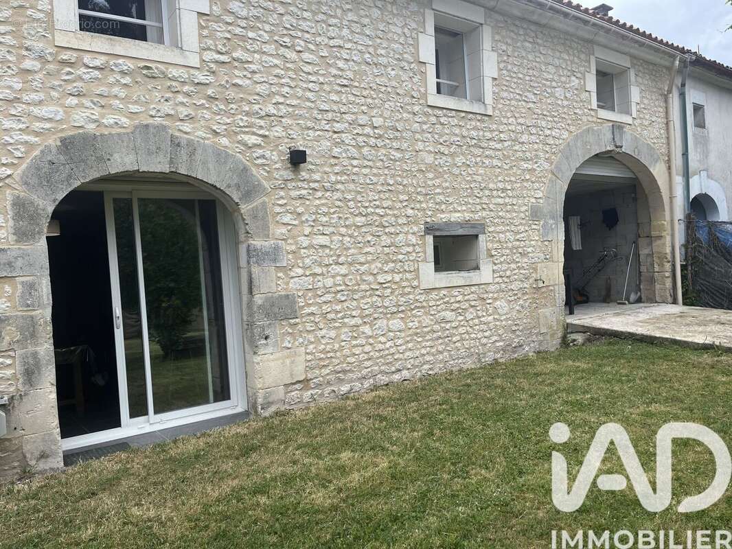Maison 137 m² à Saint-Martial-Sur-Ne  - photo 2