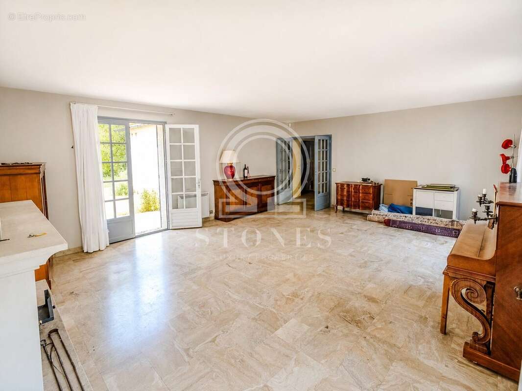 Maison 181 m² à La Celle-Saint-Cloud  - photo 4