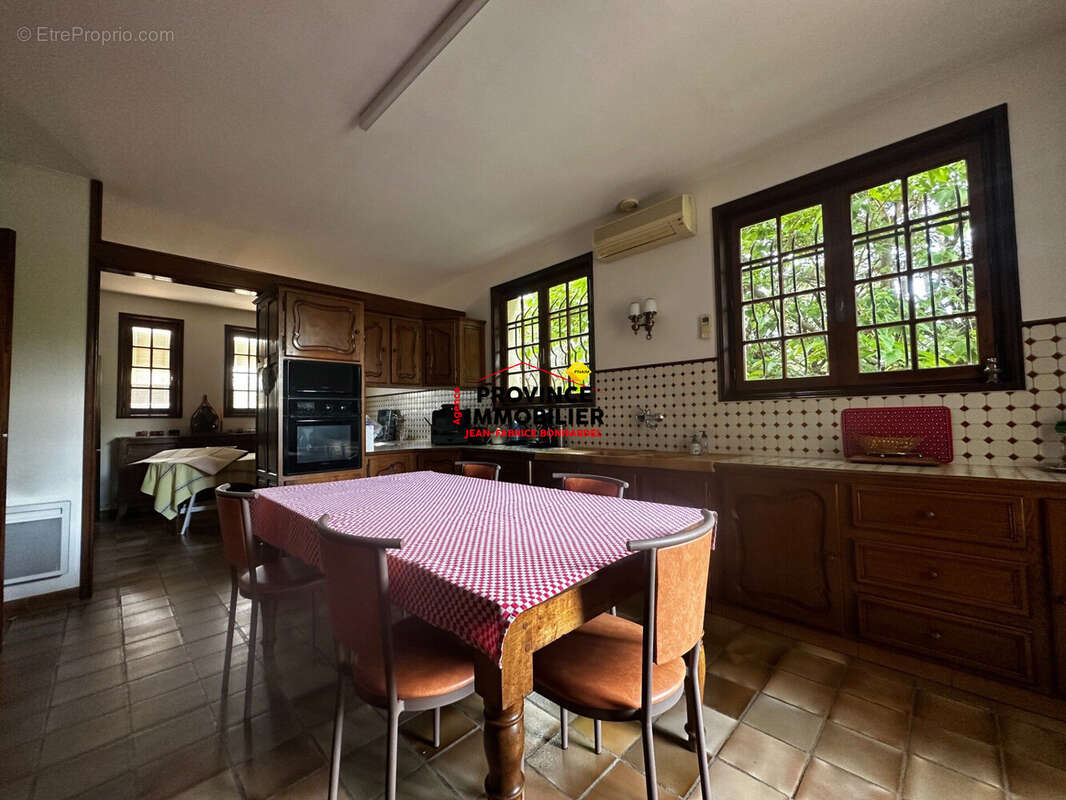 Maison 650 m² à Valreas  - photo 8