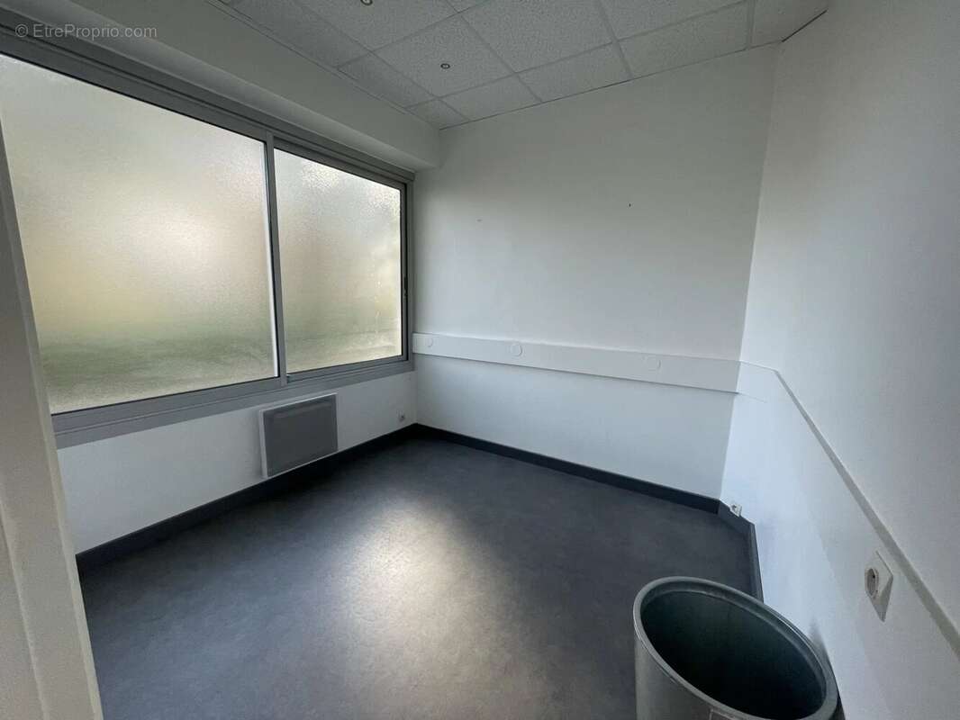 Commerce à VENELLES