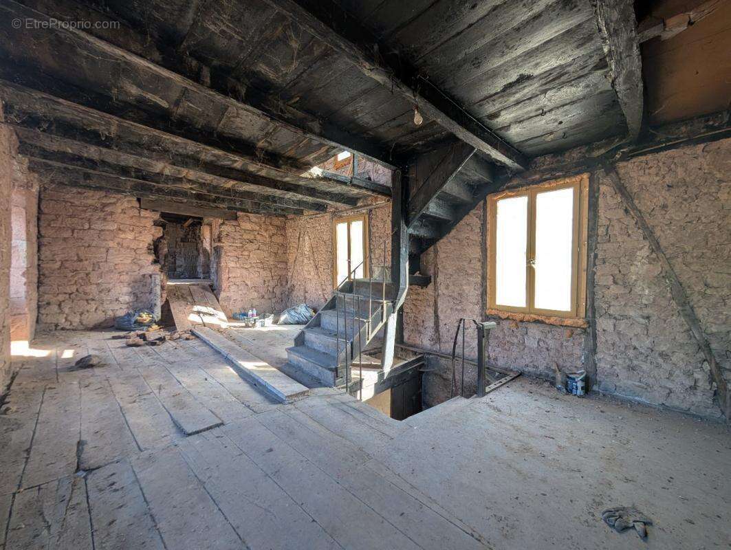 Maison à VILLECOMTAL