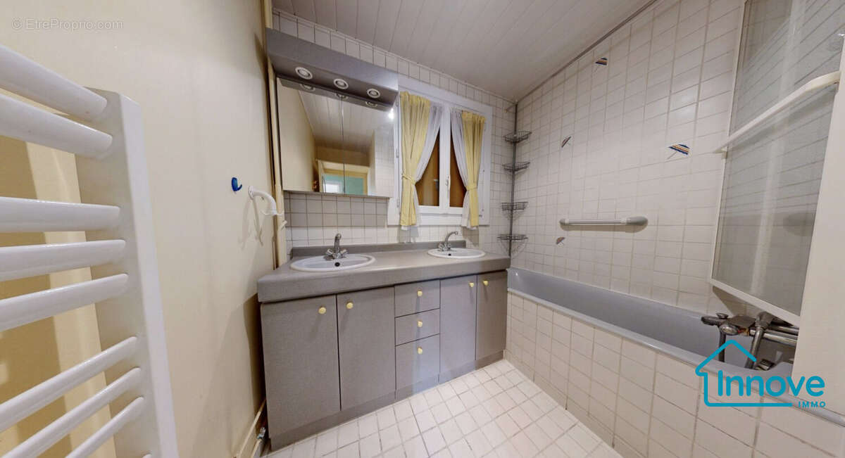 Appartement à LES CLAYES-SOUS-BOIS