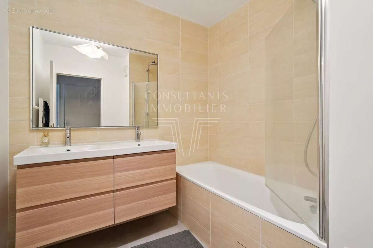 Appartement à LEVALLOIS-PERRET