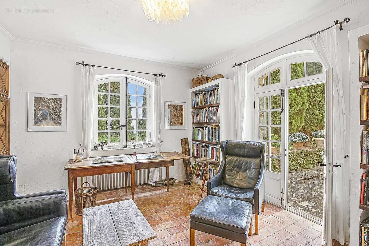 Maison à TOURRETTES-SUR-LOUP