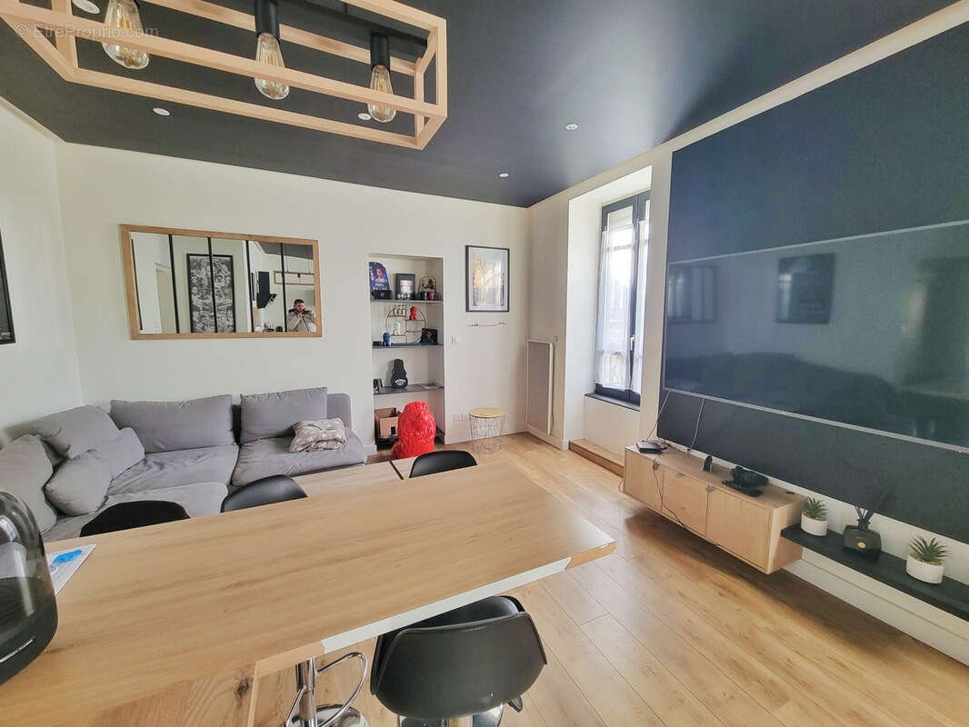 Appartement à PIERRE-BENITE