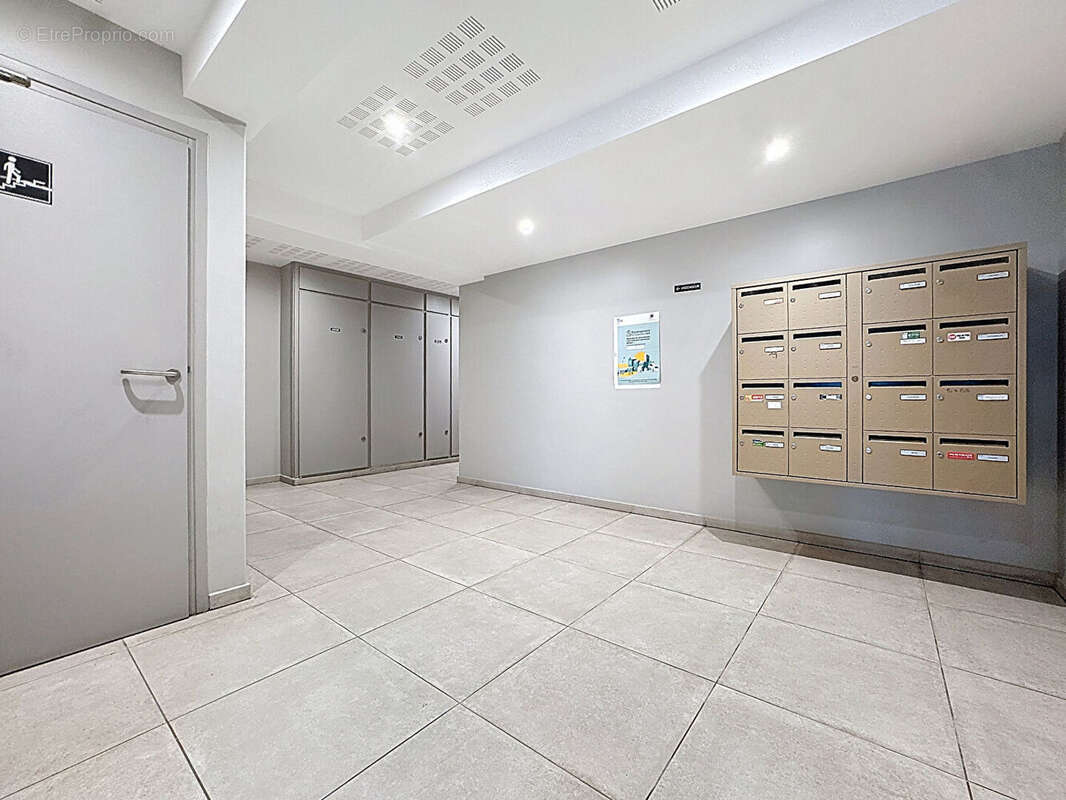 À VENDRE  - Studio lumineux - Vendu Loué - Secteur Rue de Bezannes - REIMS - photo 5