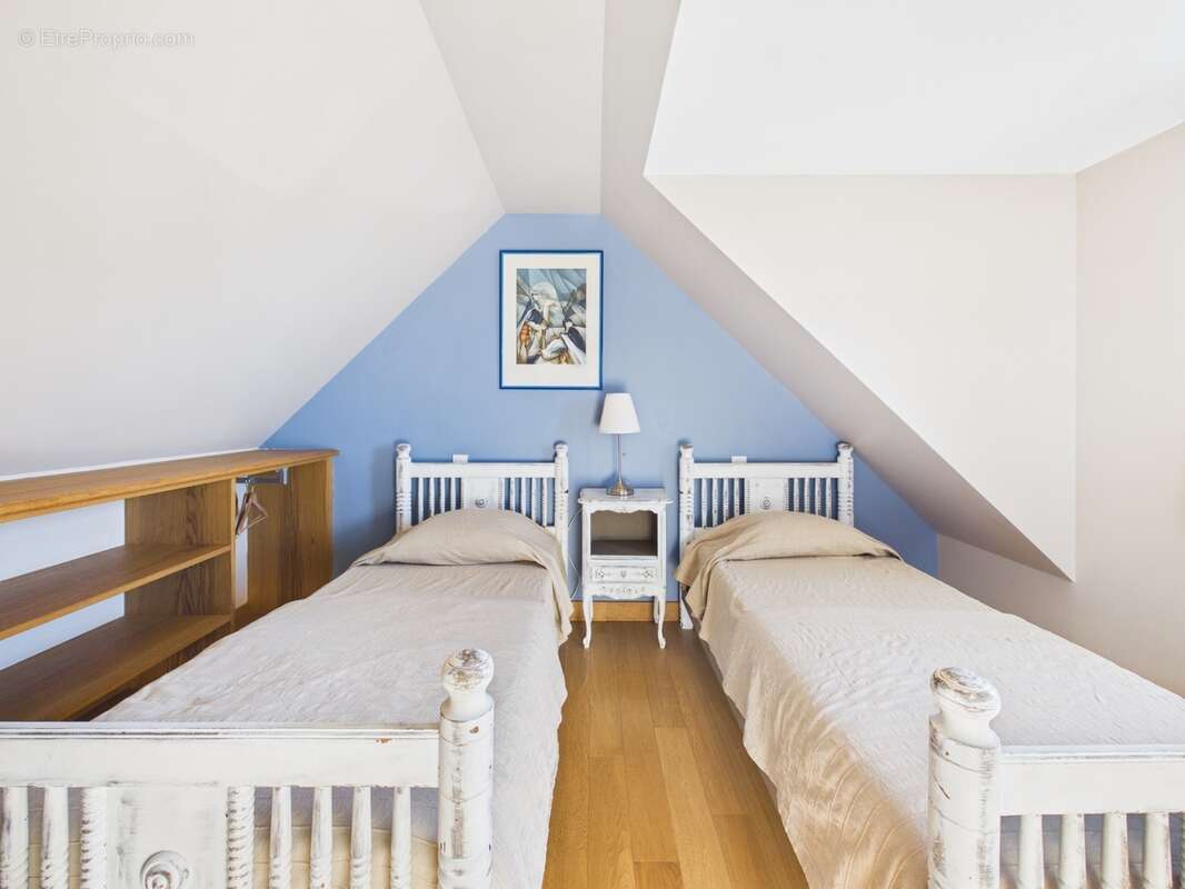 Grande maison de caractère et ses trois maisons d'amis - photo 30