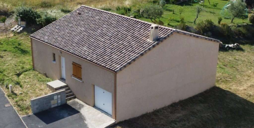 Maison à MONTOULIEU
