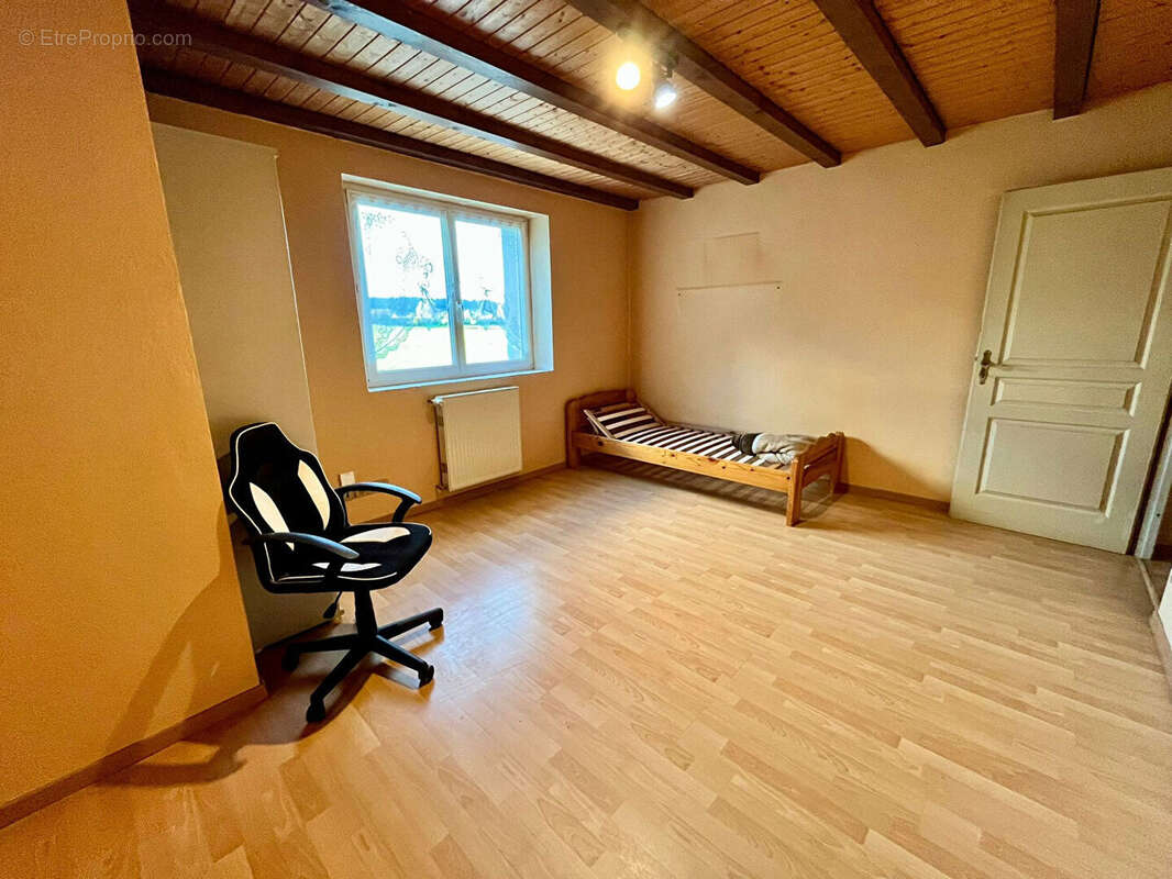 Maison à GUYANS-VENNES