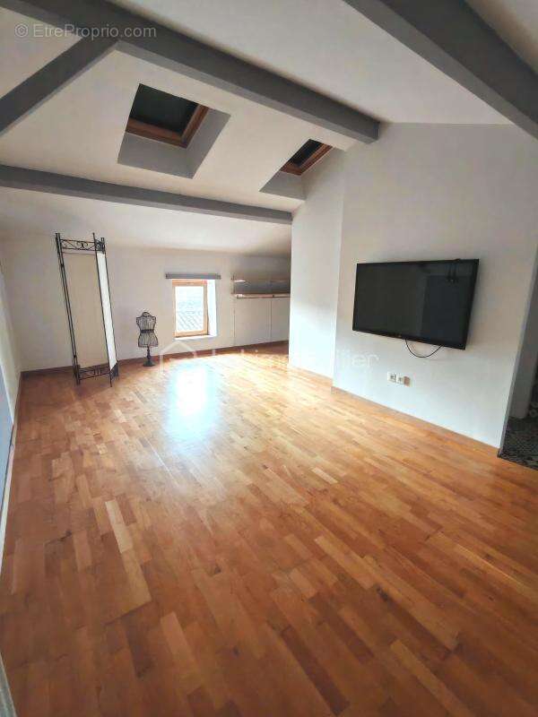 Maison en pierre de caractère – 182 m² – Beaux volumes & potentiel - photo 15