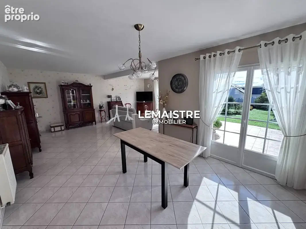 Maison à vendre - Goderville centre - 141 m² - 4 chambres - Vie de Plain-pied - Jardin - Sous-sol - photo 4