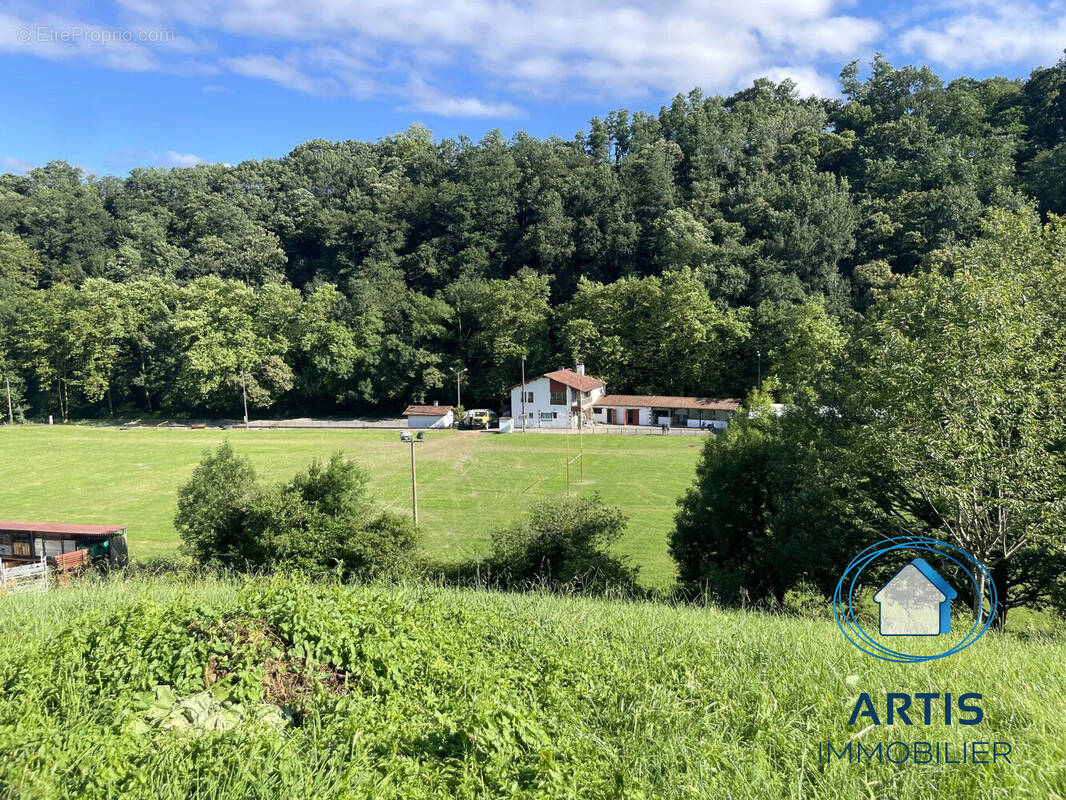 Terrain à SARE