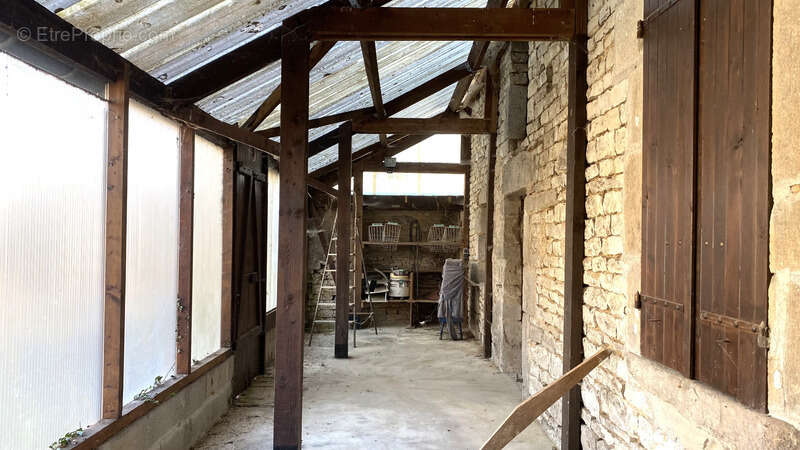 à Vendre Petite maison de campagne avec Grange et Jardin clos SARRY (89) - Plain-pied - photo 2