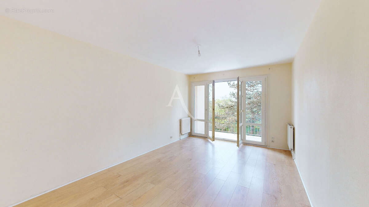 Appartement à SAINT-JEAN-DE-BRAYE