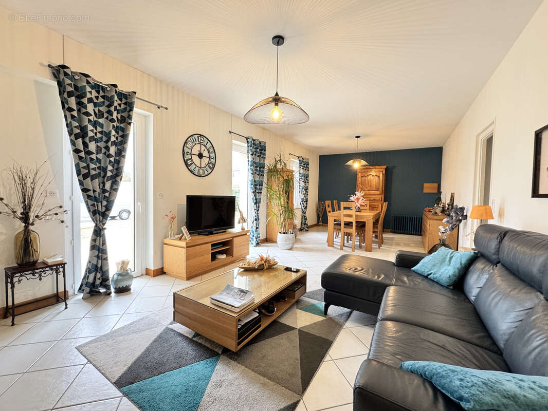 Maison à BARBEZIEUX-SAINT-HILAIRE