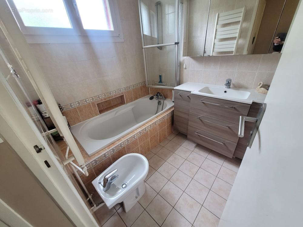 Maison à LE THILLAY