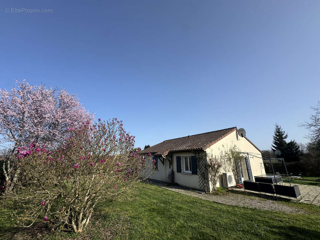 Maison à SAINT-MARTIN-DE-JUSSAC