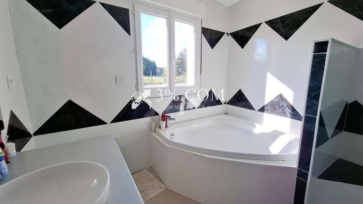 Maison à FEUQUIERES-EN-VIMEU