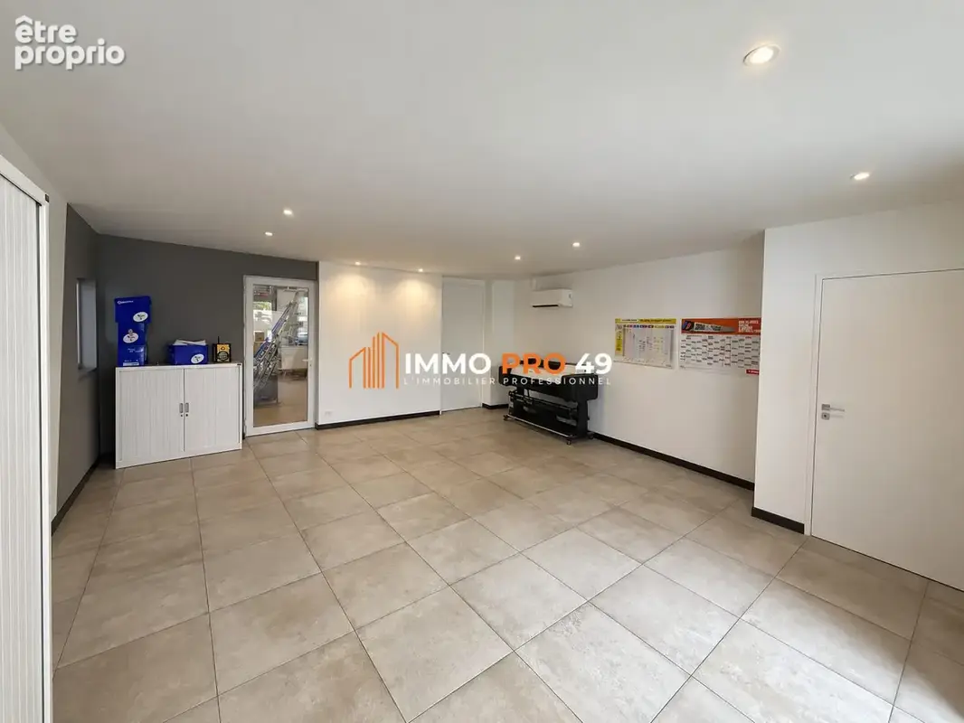 Commerce 550 m² à vendre à Cholet (49300) - photo 5