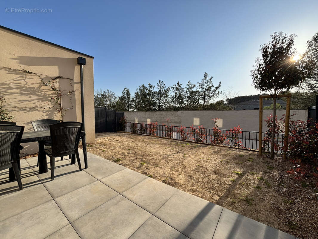 Maison à SAINT-CLEMENT-DE-RIVIERE