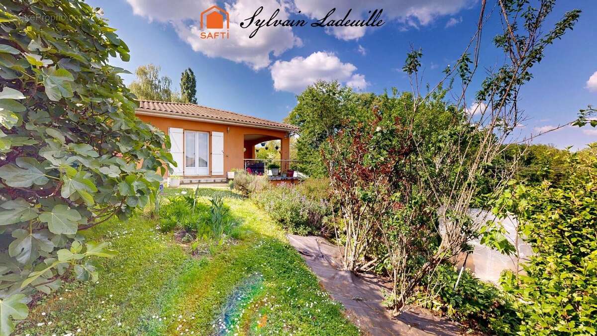 Photo 2 - Maison à LACROPTE