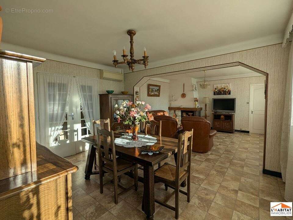 Maison à PINS-JUSTARET