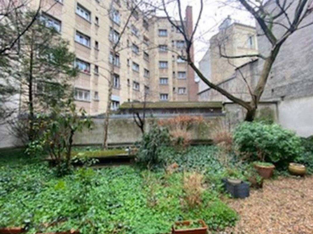 Commerce à PARIS-11E