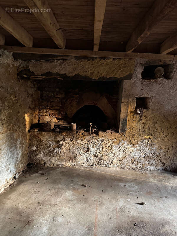 Maison à LA CHAPELLE-AUBAREIL